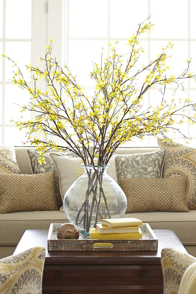 Spring table yellow centerpiece